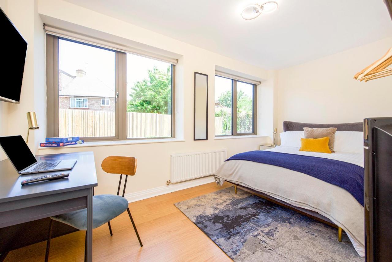 Prime Luxury, Heathrow, Freeparking, Wifi, Netflix Apartman Yiewsley Kültér fotó