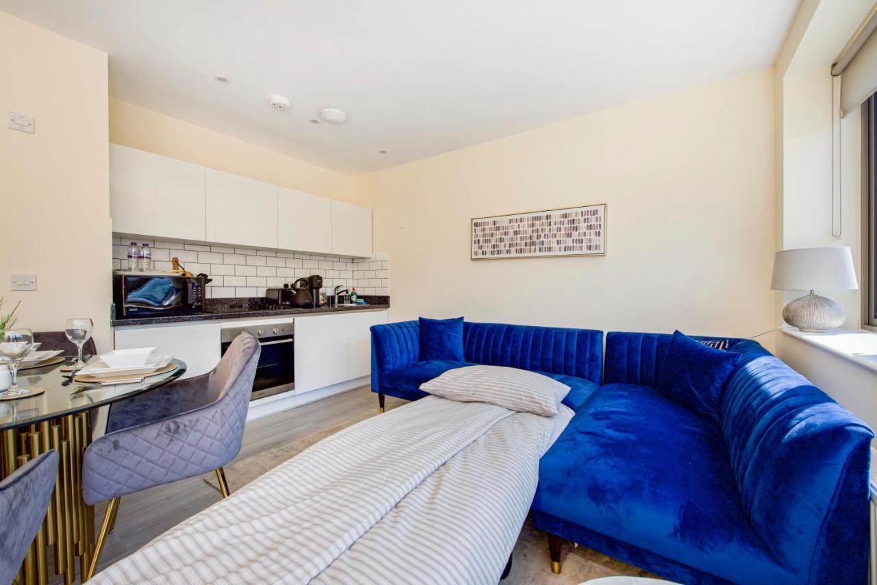 Prime Luxury, Heathrow, Freeparking, Wifi, Netflix Apartman Yiewsley Kültér fotó